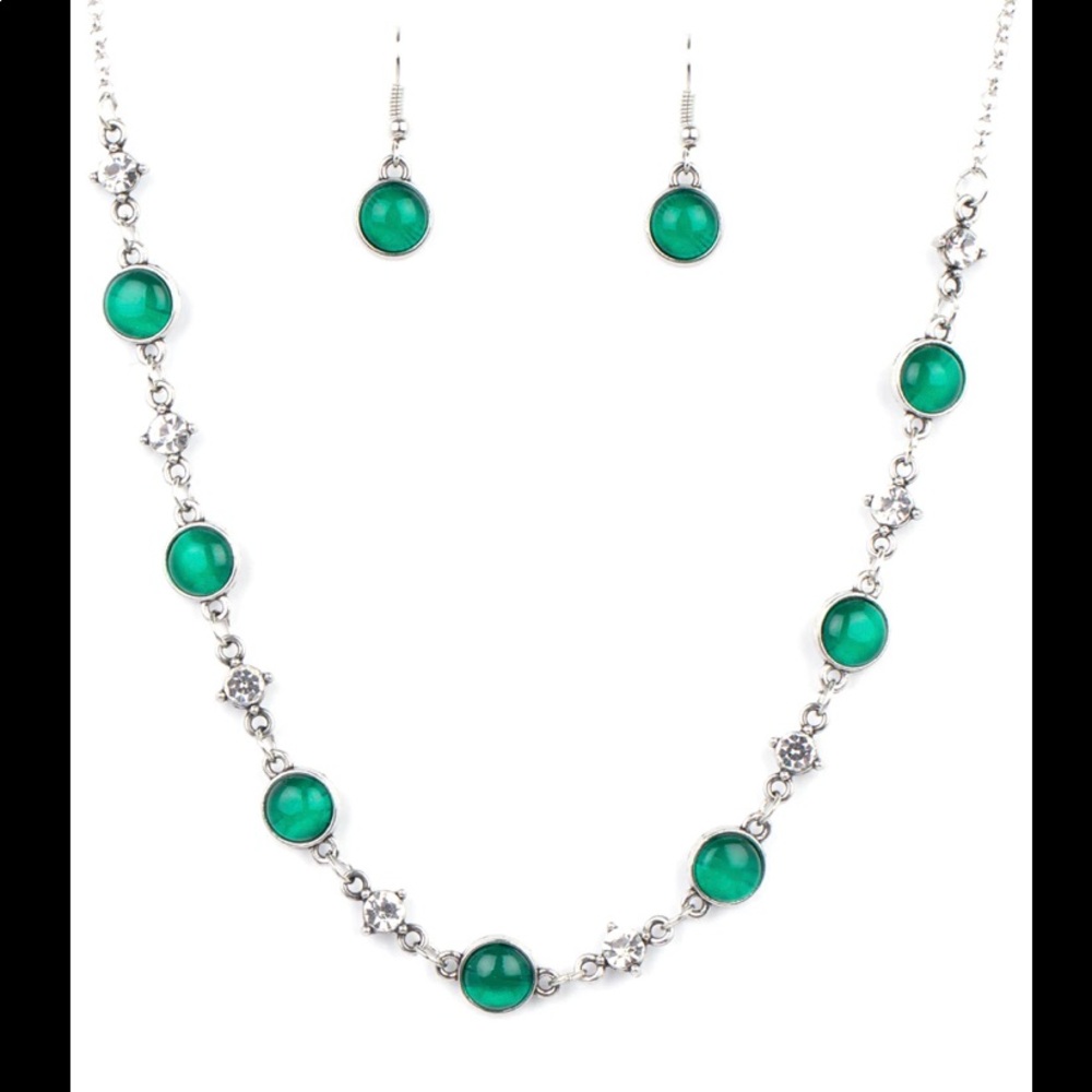 ❌SOLD💎💎Paparazzi Green Inner Illumination Necklace and Earrings